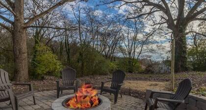 Bungalow Charmer with private Hot Tub!