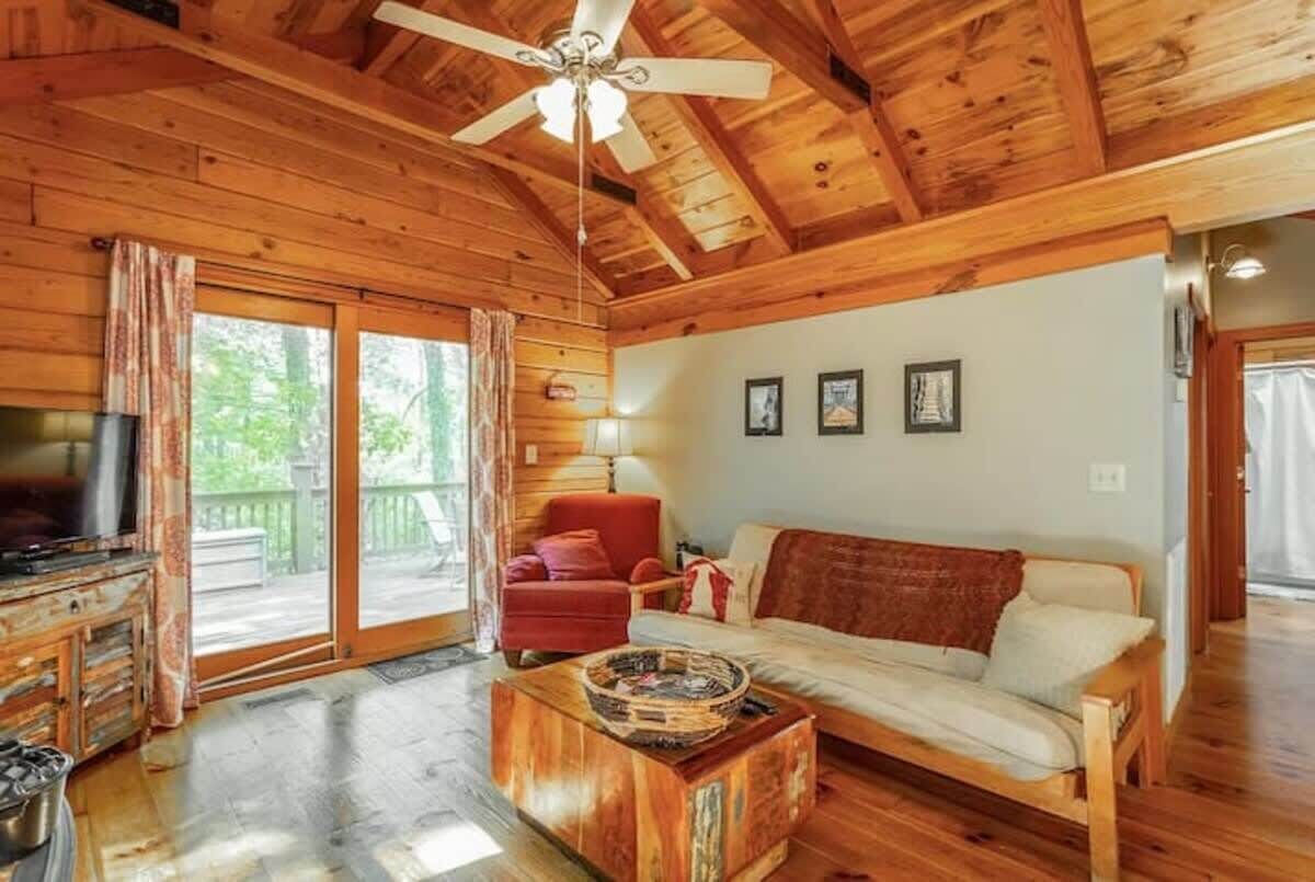 TV, peis og kontorer