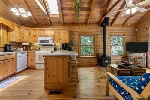 Secluded Getaway with Private Hot Tub!