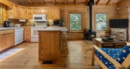 Secluded Getaway with Private Hot Tub!