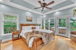 7 bedrooms, desk, travel cot, WiFi