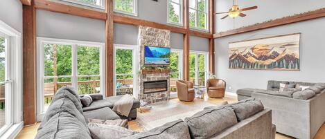 TV, lareira, escritórios