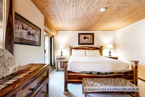 2 soverom, strykejern/-brett, internettilgang og sengetøy