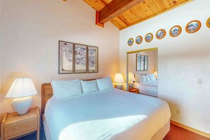 3 slaapkamers, een strijkplank/strijkijzer, internet, beddengoed