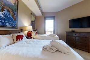 2 bedrooms, iron/ironing board, internet, bed sheets