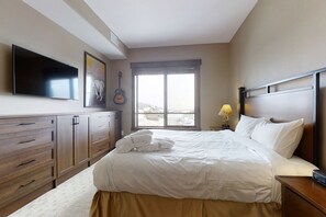 2 bedrooms, iron/ironing board, Internet, bed sheets