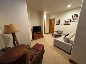 TV, peis og DVD-spiller