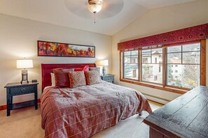 4 室のベッドルーム、アイロン / アイロン台、インターネット、ベッドシーツ