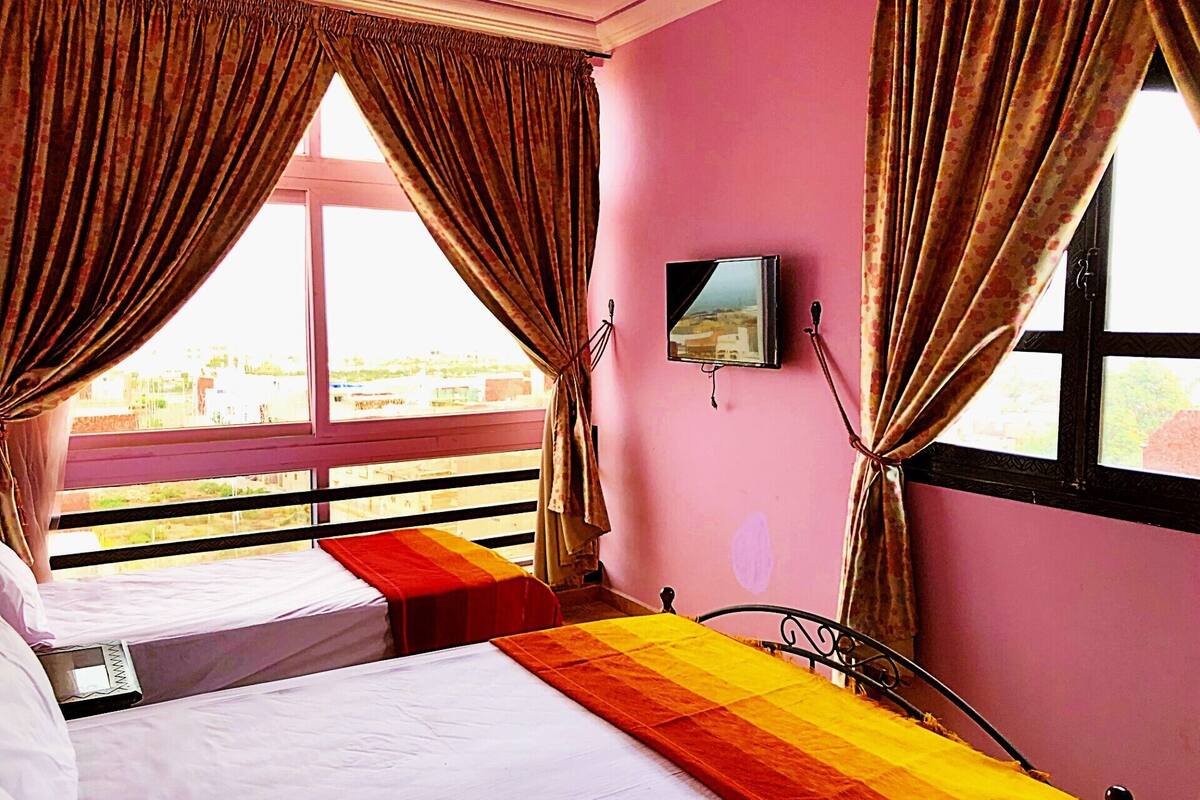 Signature Triple Room | Iron/ironing board, free WiFi, bed sheets