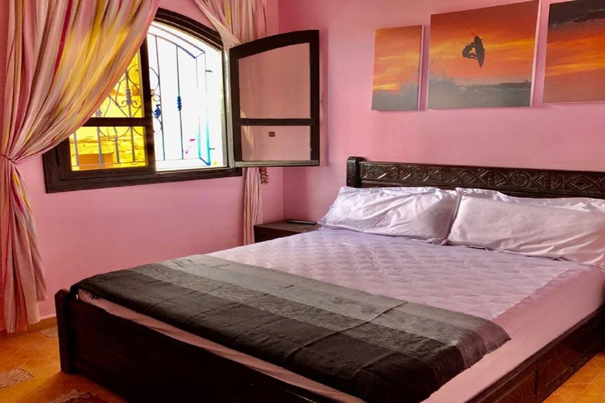 Exclusive Triple Room | Iron/ironing board, free WiFi, bed sheets