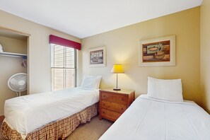 2 bedrooms, free Internet, bed sheets