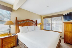 2 bedrooms, free Internet, bed sheets