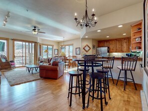 Televisio, takka, DVD-soitin, stereot