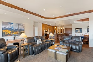 TV, fireplace, stereo