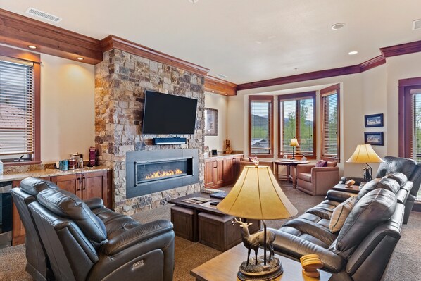 TV, fireplace, stereo