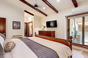 2 bedrooms, iron/ironing board, free Internet, bed sheets