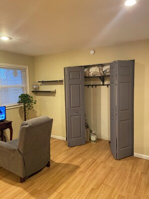 Interior - Private Cottage (Mastic Beach)