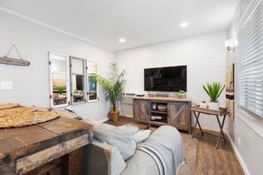 TV, offices - Wake Zone @ Lighthouse Lodge – Lake Views & Easy Water Access! (Kimberling City)