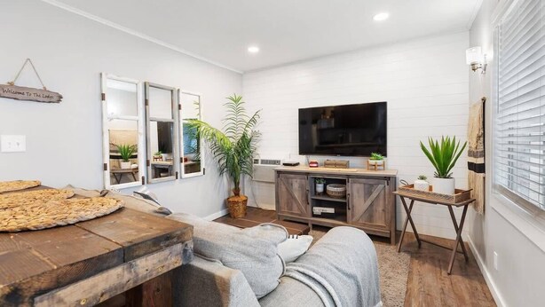 A living room with a sofa, a wooden table, a TV, and potted plants. - Wake Zone @ Lighthouse Lodge – Lake Views & Easy Water Access! (Kimberling City)