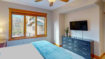 5 bedrooms, iron/ironing board, WiFi, bed sheets