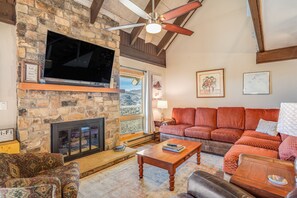 TV, fireplace - Spacious condo w/mountain views, washer/dryer, and shared hot tubs & shuttle (Steamboat Springs)