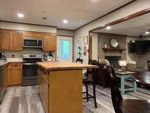 Fridge, microwave, oven, stovetop - Private, Relaxing Waterfront Getaway! 3BR/2BA House! Modern Amenities! (Chatham)