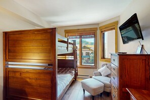 2 bedrooms, internet, bed sheets, wheelchair access