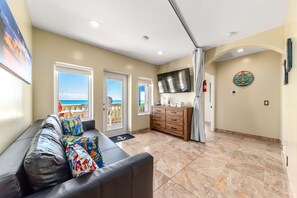 Smart TV, fireplace, video games, DVD player - Del Mar al Cielo: Luxury Beachfront Estate ON the Beach! w/elevator+pool! (Stuart)