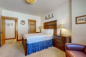 4 habitaciones, tabla de planchar con plancha, wifi y ropa de cama