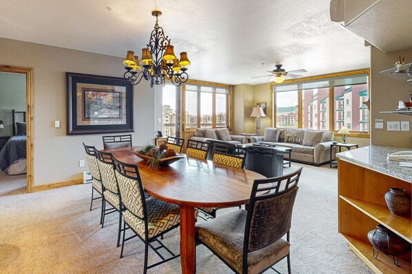 TV, fireplace, stereo