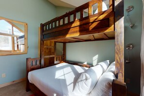 4 bedrooms, WiFi, bed sheets