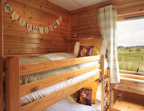 2 slaapkamers, een strijkplank/strijkijzer, gratis wifi, beddengoed