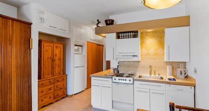Base area studio w/shared pool & hot tub, private balcony - steps from ski lifts