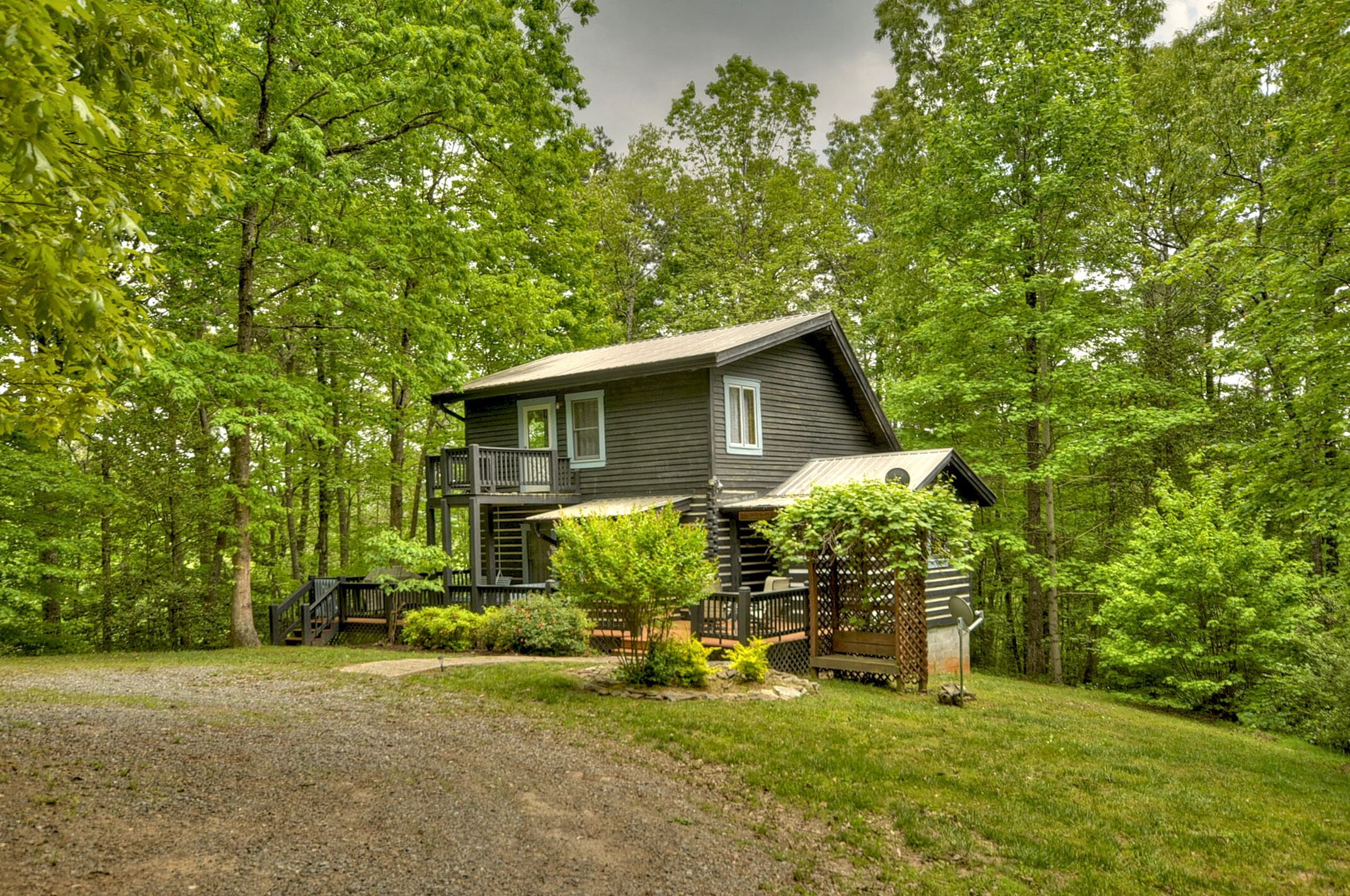 Secluded, pet-friendly home with hot tub! Free rafting and zip-lining included