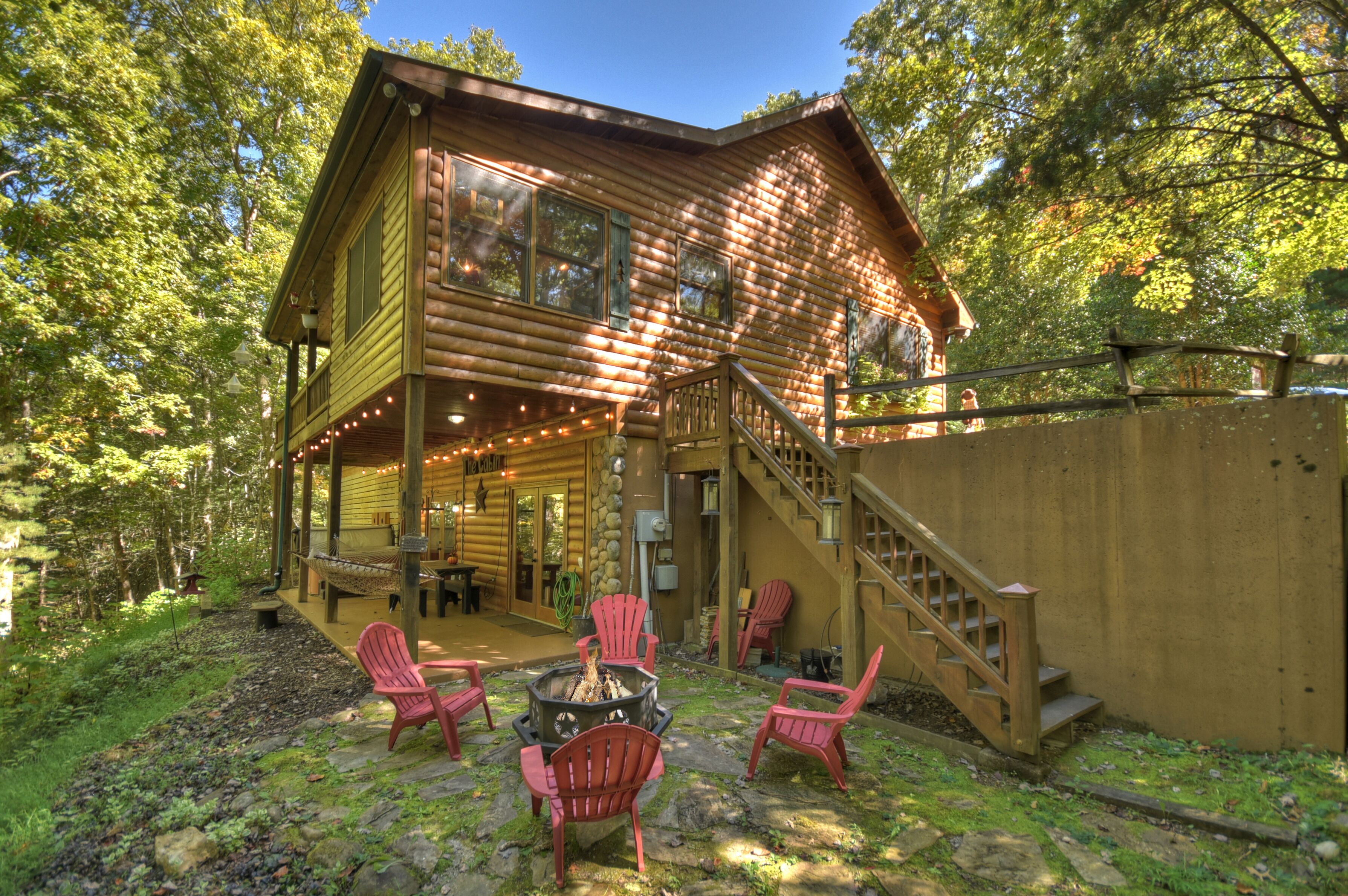 *Free Whitewater Rafting & Ziplining* A beautiful and secluded cabin rental near the Ocoee River