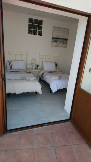 3 habitaciones, tabla de planchar con plancha y wifi gratis 