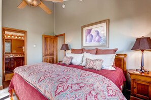 3 habitaciones, tabla de planchar con plancha, internet y ropa de cama 