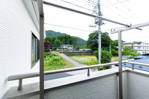 House (B) | Balcony view