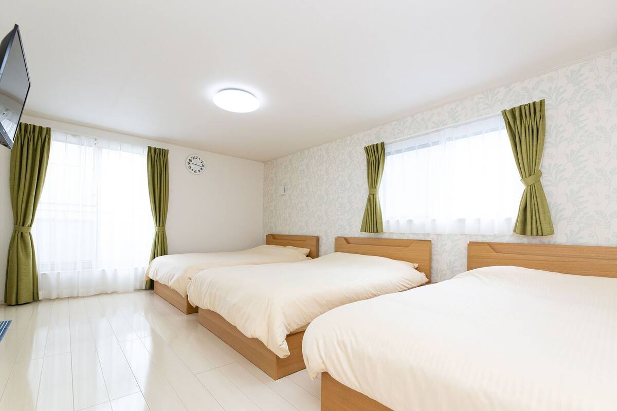 2 bedrooms, desk, soundproofing, free WiFi