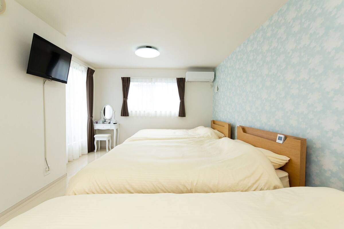 2 bedrooms, desk, soundproofing, free WiFi