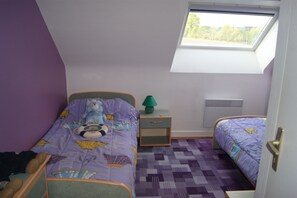 2 bedrooms, travel cot, WiFi
