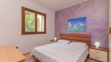 1 camera, ferro/asse da stiro, lenzuola