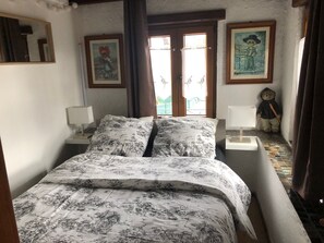 2 chambres, fer et planche à repasser, lit parapluie, Wi-Fi