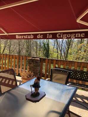 Outdoor dining - GITE LE PETIT COOKIE (Dabo)