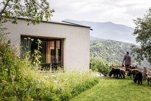 Property grounds - Modern Holiday Apartment "Oberplunerhof - Bruneck" with Wi-Fi and Balcony (Kiens (BZ))