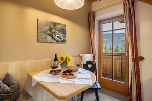 Dining - Modern Holiday Apartment "Oberplunerhof - Bruneck" with Wi-Fi and Balcony (Kiens (BZ))