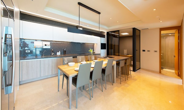 Ocean Suite F (Mipo Harbor View) | Private kitchen
