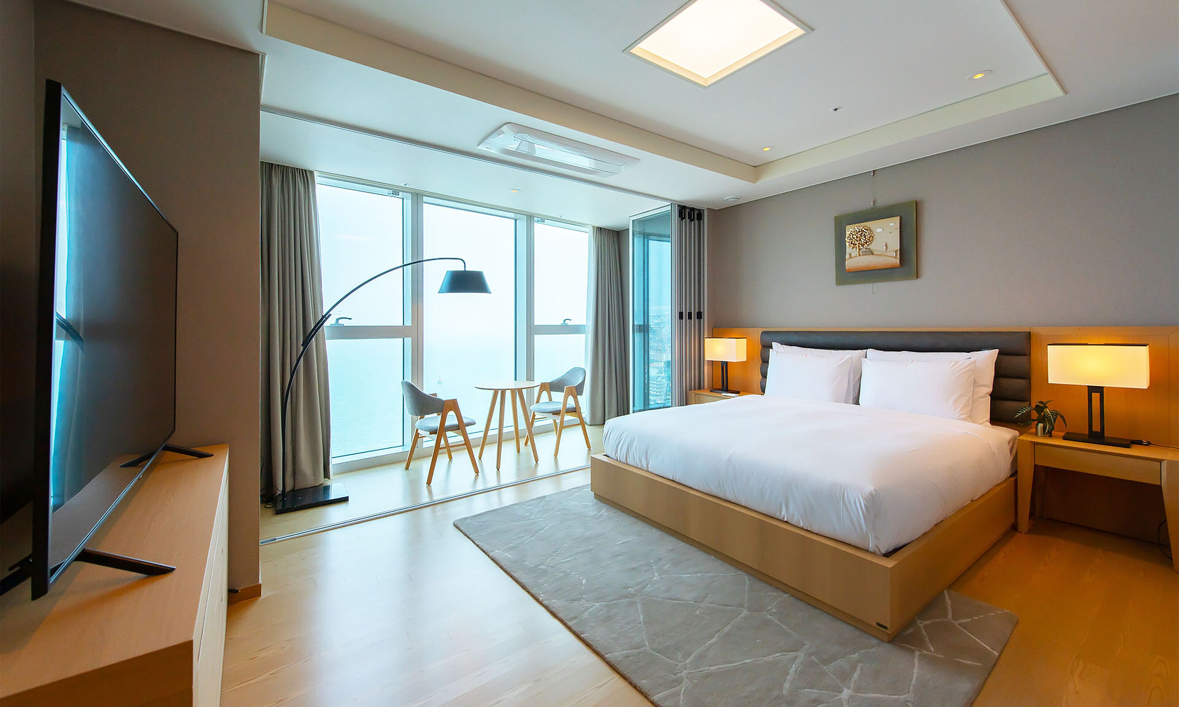 Ocean Junior Suite G, H (Mipo Harbor View) | Sengetøy av topp kvalitet, safe på rommet og lydisolert