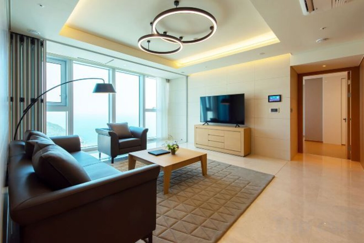 Ocean Suite (Mipo Harbor View)
