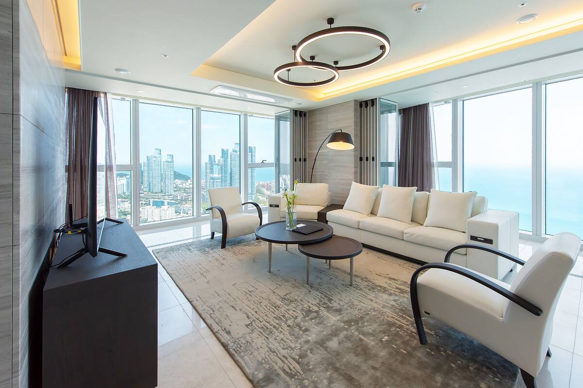 Ocean Around Suite I, J (Mipo Harbor View) | 起居区 | 平板电视、加热地板